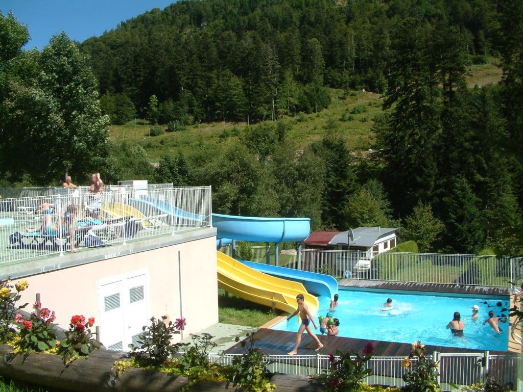 camping de gerardmer avec piscine et toboggans