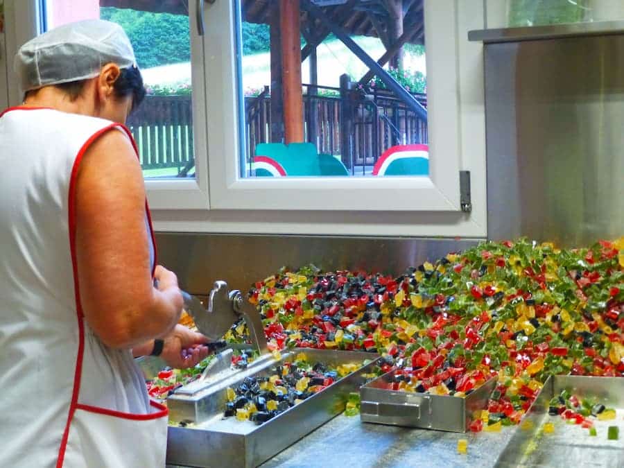 fabrication de bonbons - confiserie des hautes vosges - camping belle hutte