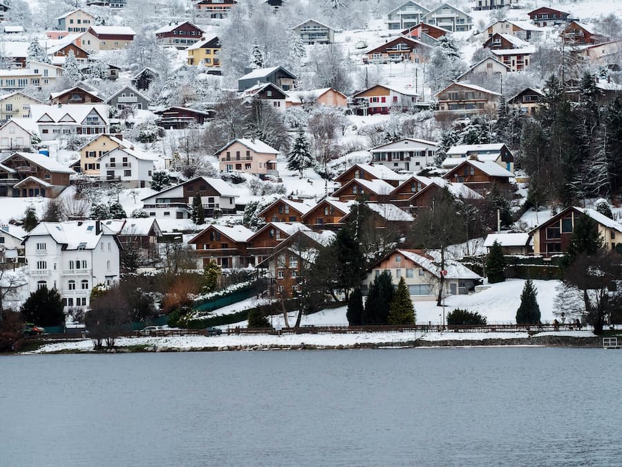 Village Gerardmer et son lac en hiver - Camping Belle Hutte