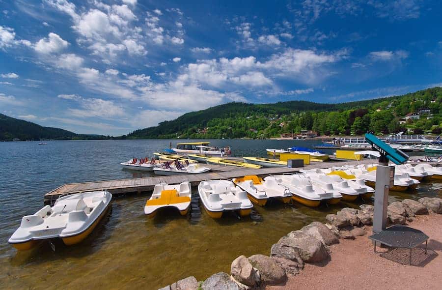 Location bateau sur le lac de Gerardmer - Camping Belle Hutte