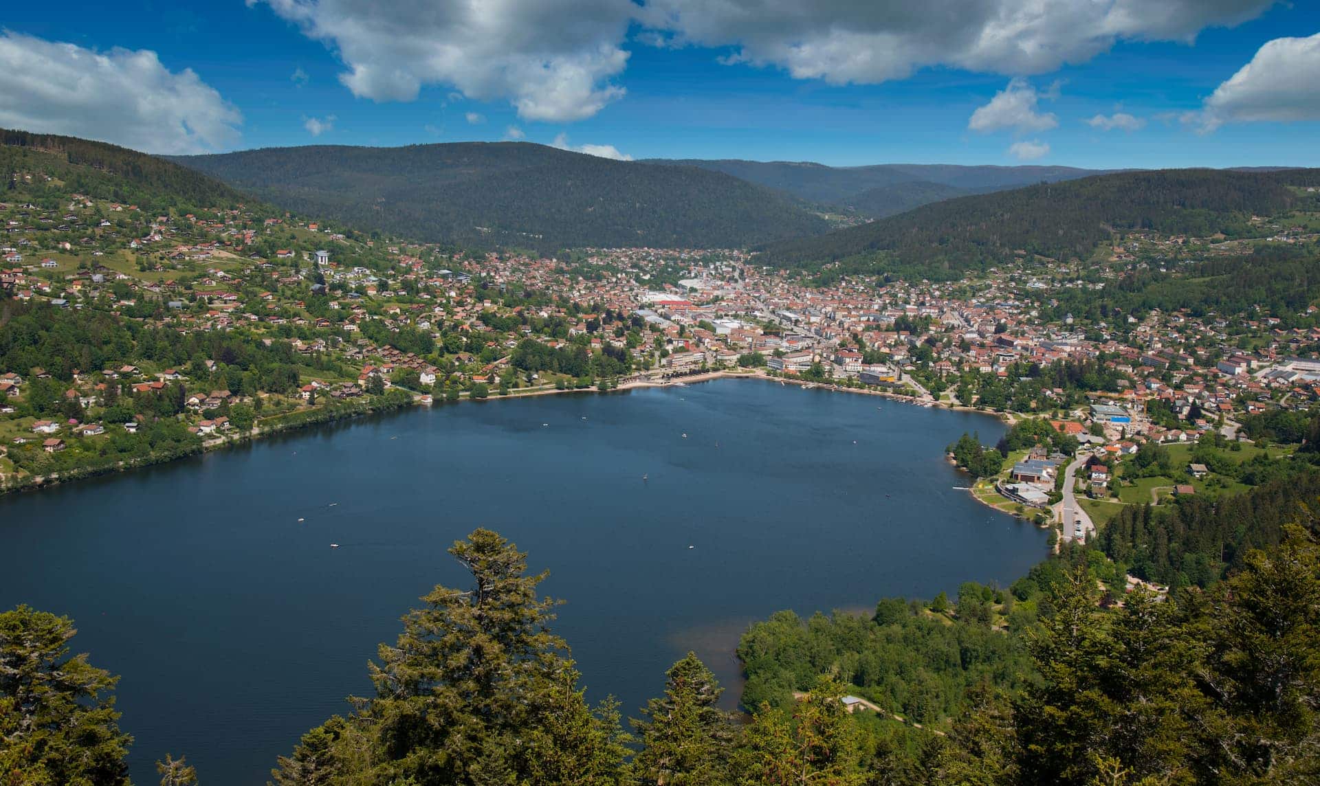 Lac de Gerardmer en le village - Camping Belle Hutte