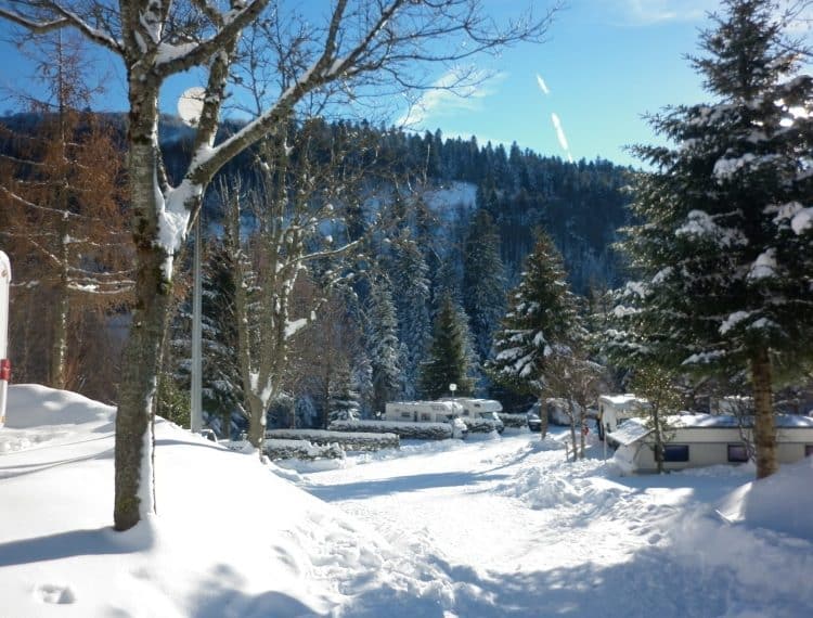 Emplacements du camping Belle Hutte dans les Vosges l'hiver
