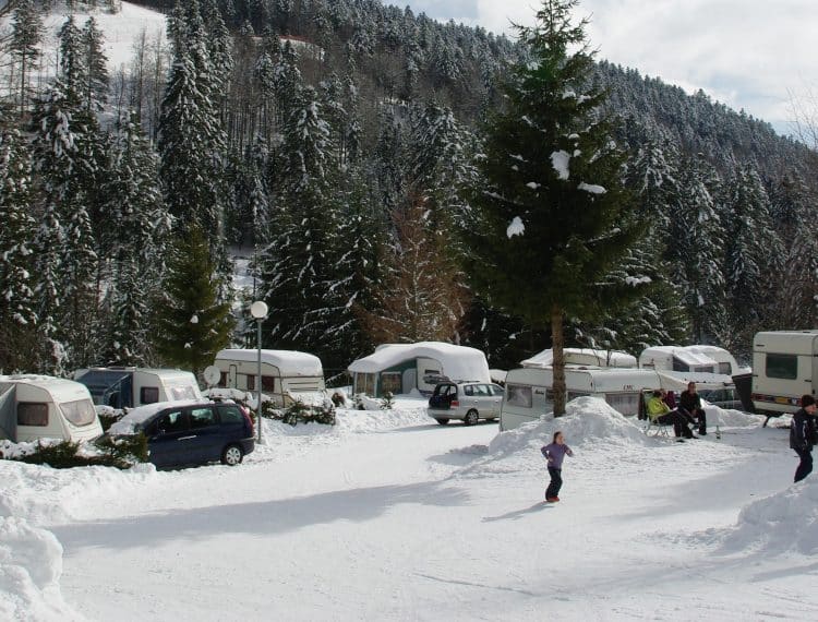 Emplacements de camping avec camping-car l'hiver dans les Vosges