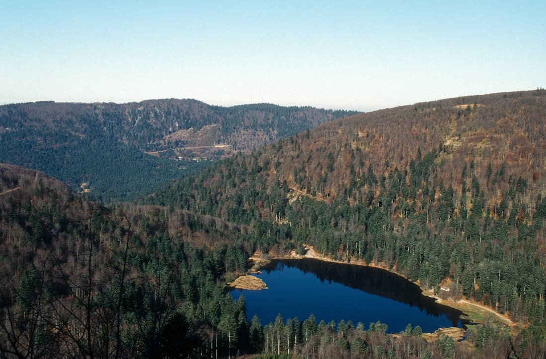 Lac de Blanchemer proche du camping dans les Vosges de Belle Hutte