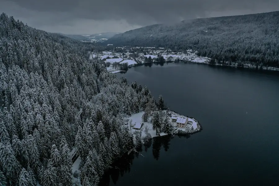 Lac de Gerardmer en hiver - Camping Gerardmer Belle Hutte